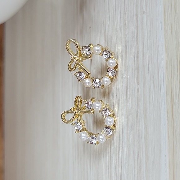 Boden Jewelry - Wreath Sparkle Pearl Bow Stud Earrings, S925